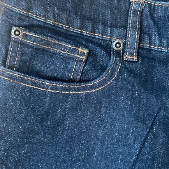 Chico’s Platinum Dark Wash Stretchy Straight Leg Bootleg Jeans Size 12 (2 Short) - Picture 6 of 9